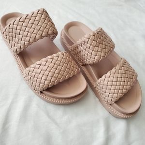 BRAND New Women's Rose Braided Cushioned Platform Sandals